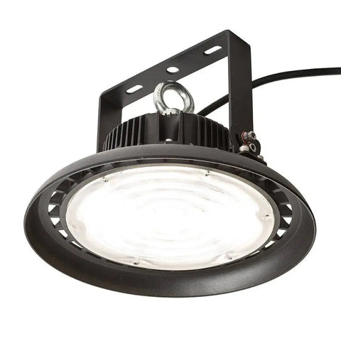 MEGALOS PRO 26 LED teollisuusvalaisin asennettuna musta runko
