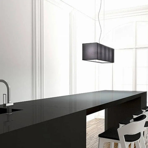 LOPE 80 riippuvalaisin modernissa keittiössä, tyylikäs ja minimalistinen design.