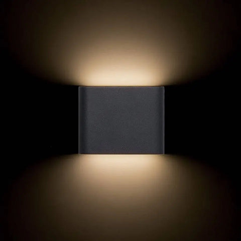 CHOIX 114 LED-seinävalaisin, kaksisuuntainen valaistus, valo päällä.