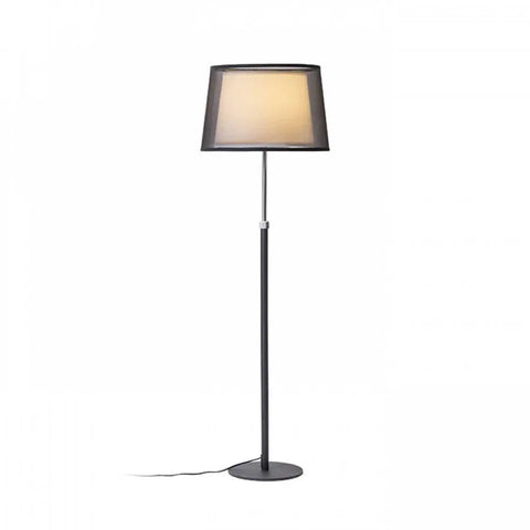 ESPLANADE lattiavalaisin olohuoneessa, moderni musta/valkoinen varjostin, kromattu runko ja energiatehokas LED valaistus.