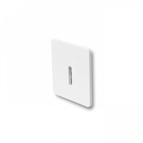 IRIA SQ LED-seinävalaisin etupuolelta – Valkoinen, neliönmuotoinen upotettava LED-seinävalaisin, jossa on kapea rako valonsäteelle, esitettynä etupuolelta.