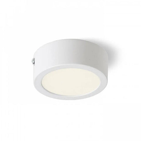 Valkoinen LED-kattovalaisin, valolla – Valkoinen pyöreä LED-valaisin, valon ollessa päällä, antaa lämpimän 3000K valon.