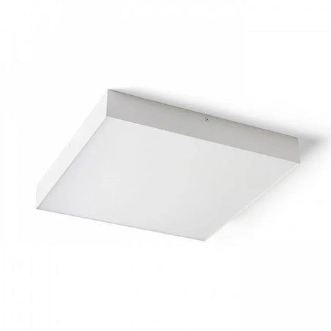 Valkoinen neliönmuotoinen LARISA SQ 40 kattovalaisin, jossa on sisäänrakennettu LED-valonlähde.