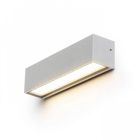 Valaistu CAMARGUE LED-seinävalaisin, lämmin valo, hopeanharmaa viimeistely.