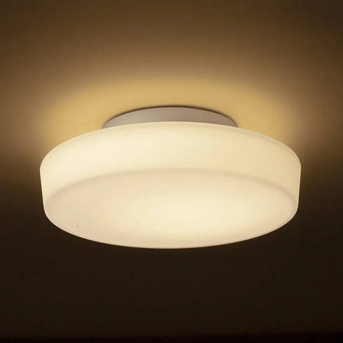 ZARA LED 26 -kattovalaisin valaistuna hämärässä tilassa