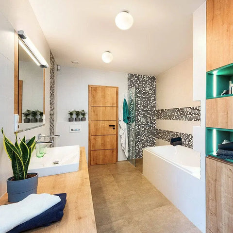 BOLLY 26 kattovalaisin asennettuna moderniin kylpyhuoneeseen