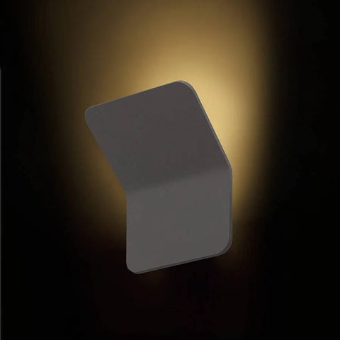 BRUXEL 12 seinävalaisin, valkoinen LED 6W, 3000K - moderni valaisin tummalla taustalla