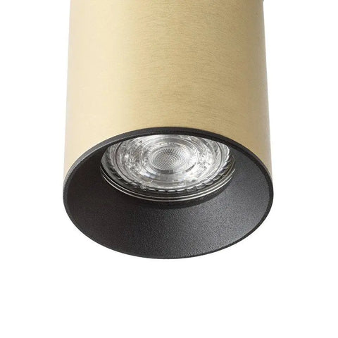 Messinkinen DARIO-valaisin mustalla kehyksellä, jossa näkyy lähikuva GU10 LED -valonlähteestä.