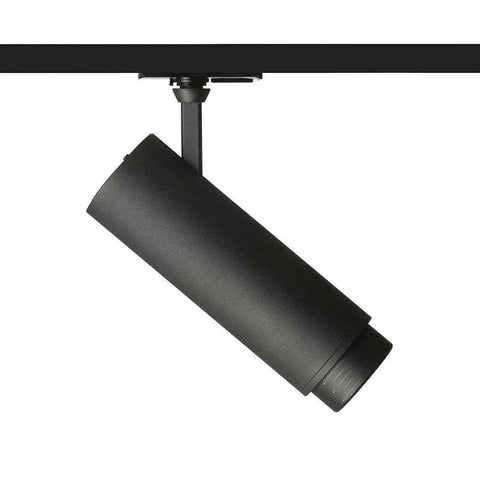 Musta FOCUS 20 LED valonheitin sivulta katsottuna kiskossa – Kuva mustasta FOCUS 20 LED-valaisimesta kiinnitettynä kiskoon sivusta.