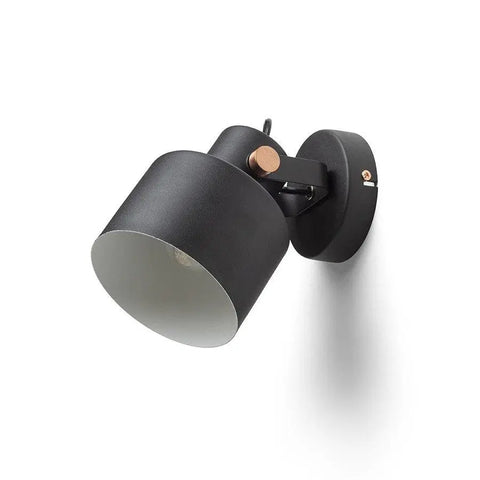 Musta CELEIA pinta-asennettava LED-valonheitin, moderni ja minimalistinen design.