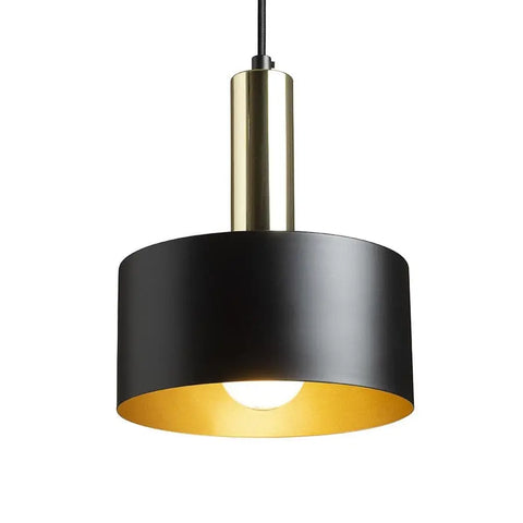 GIULIA 20 musta riippuvalaisin kullanruskeilla messinkiyksityiskohdilla, pyöreä metallinen varjostin, ripustuspituus 120 cm, moderni design.