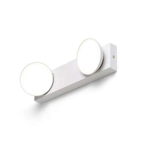 ELISEO II LED-valaisin, kääntyvä valkoinen pää ja pyöreät spotit, asennettuna seinälle.