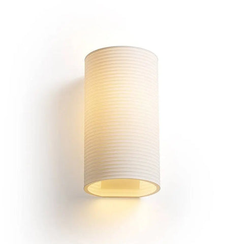 CALLUM RR4 250 seinävalaisin valaistuna, lämmin LED-valaistus, ympäristöystävällinen design.