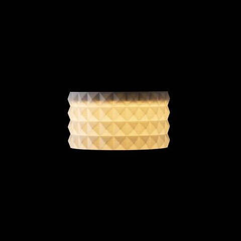 Valaistunut MARENGA RD4 52 LED-valaisin tummassa huoneessa