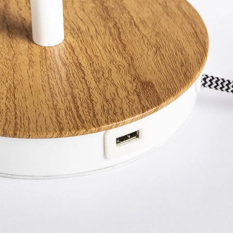 Lähikuva KEITH/RON 15/20 valaisimen jalustasta ja USB-portista.