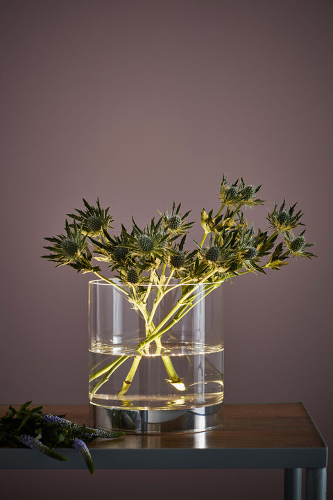 Markslöjd BOUQUET – ladattava LED-pöytävalaisin, kromi/kirkas – sisustuskuva