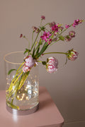 Markslöjd BOUQUET – ladattava LED-pöytävalaisin, kromi/kirkas – sisustuskuva