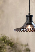 Markslöjd NOVIA – ikkunavalaisin, musta/savulasi – yksityiskohta lähikuvassa