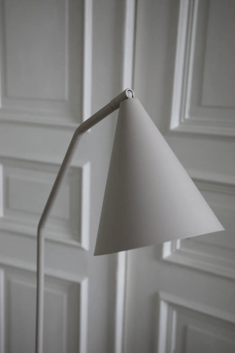 Markslöjd FUNIL – LED-lattiavalaisin, beige – yksityiskohta lähikuvassa
