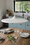 Markslöjd BEAM – LED-riippuvalaisin, beige – sisustuskuva