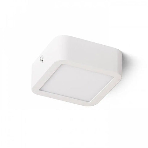 Valkoinen neliönmuotoinen HUE SQ 9 LED-kattovalaisin – Moderni valkoinen neliönmuotoinen LED-kattovalaisin, ohut ja energiatehokas ratkaisu kodin valaistukseen.