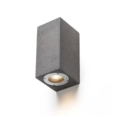 KANE II up & downlight betoninen seinävalaisin ulkoseinään asennettuna