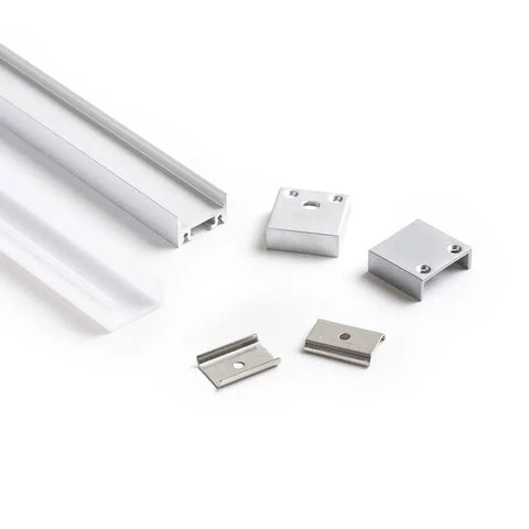 LED-profiili ja asennustarvikkeet, alumiinirunko ja diffuusori, soveltuu LED-nauhojen kiinnitykseen.