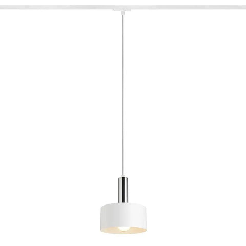 GIULIA 20 valkoinen riippuvalaisin, kromisella yksityiskohdalla, pyöreä metallinen varjostin, asennettu 1-vaihekiskoon, E27-kanta, ripustuspituus 120 cm.