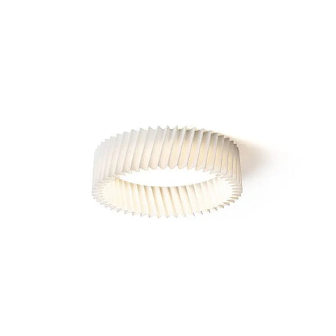Valkoinen MARENGA RW1 Eco PLA upotettu LED-valaisin kipsilevykattoon, 3D-tulostettu koristeellinen varjostin.
