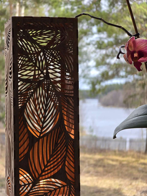 Nordland Design Saga -pöytävalaisin, tummantammen sävy – tuotegallerian kuva 3