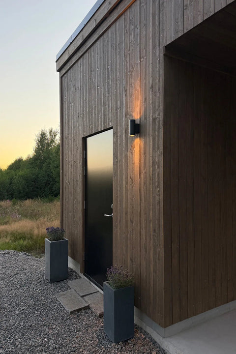 Markslöjd PIPE – 2-valoinen seinävalaisin, musta – sisustuskuva
